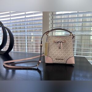 NWT Michael Kors Mercer Small Powder Blush Multi Bucket Crossbody Handbag Purse